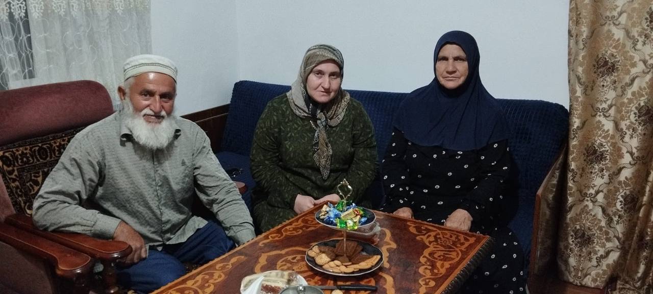 Оказывает социальные услуги  своим подопечным из с.Читли.